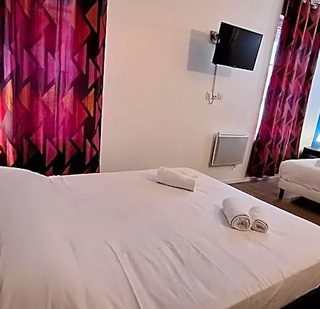 Hotel- Restaurant Le Saint Quentin * La Fere